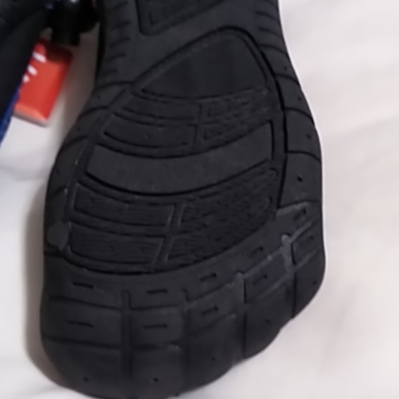 Kids Safety Grip Shoes 👣 - Picture 5 of 6